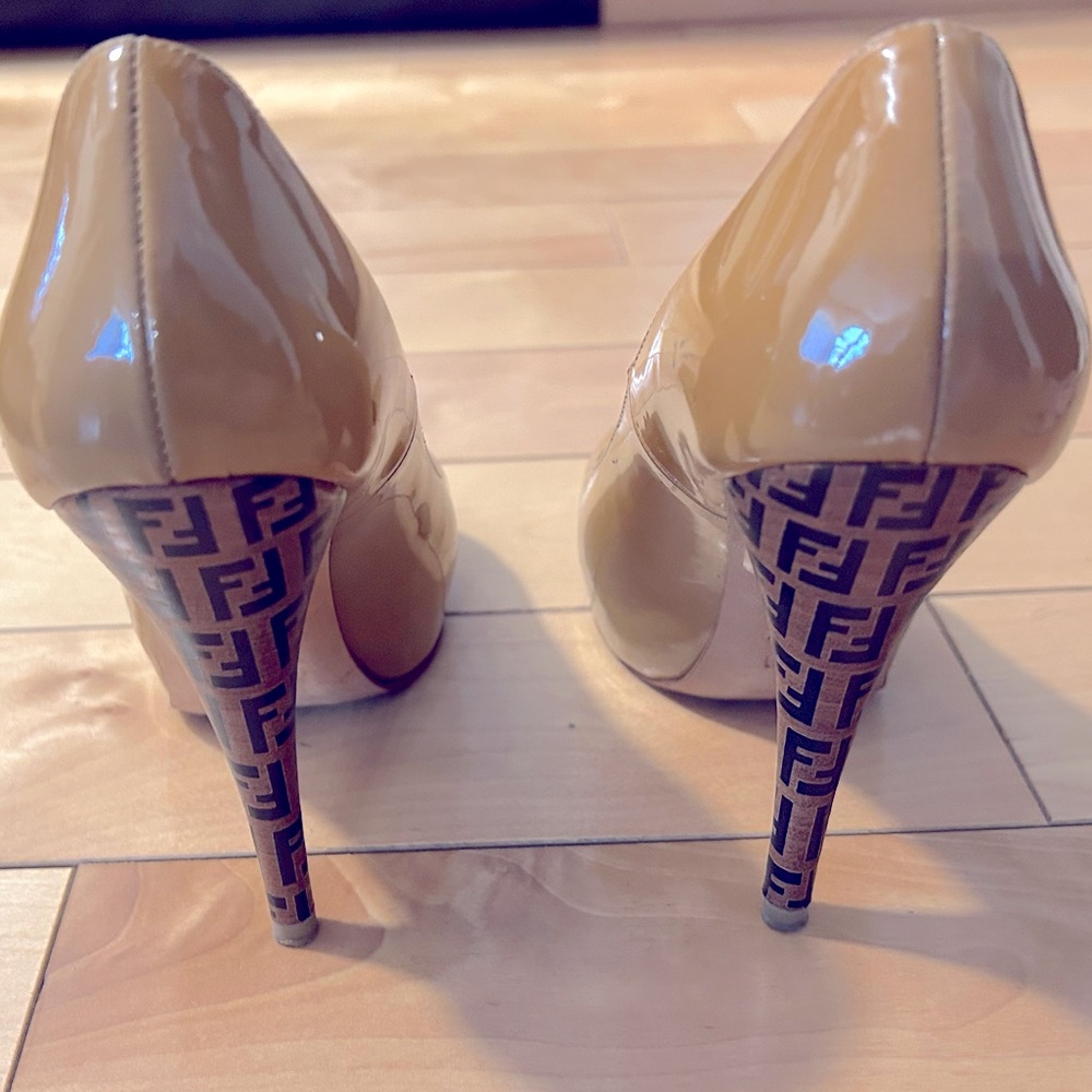 Vintage Fendi printed heel size 35